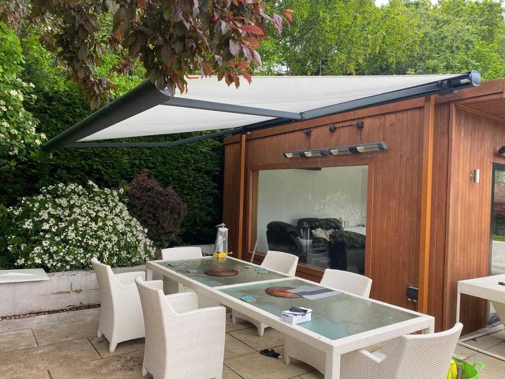 Free standing garden awning